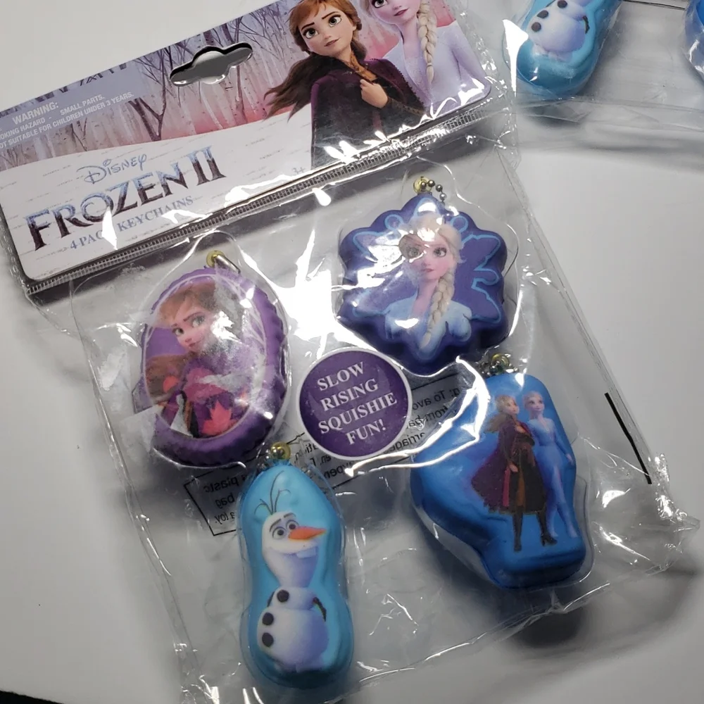 Bundle of Frozen party favors